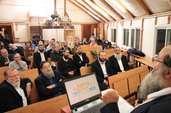 לראשונה:  קו הלכתי-רפואי לסוגיות הארכת חיי חולים