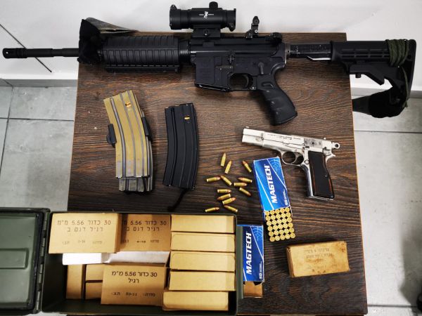 כתב אישום: שלושה שוטרים ערבים סחרו בנשק