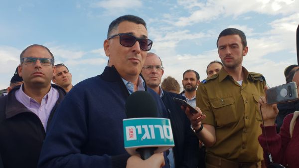 גדעון סער: "לפנות את חאן אל אחמר מיד"