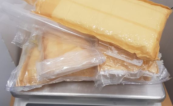 אזרח לטבי החביא במזוודה 2 ק"ג סמים ונעצר