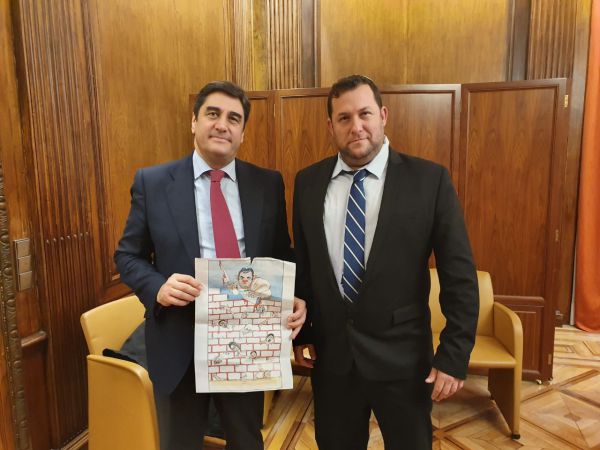 פעילי BDS הפיצו כרזה אנטישמית נגד יוסי דגן