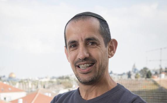 עורך 'עולם קטן' מגיב לסערה: "גאה לתת לה במה"