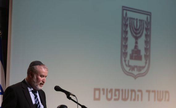 מנדלבליט: רבים מבלבלים בין מערכתיות והתקרנפות