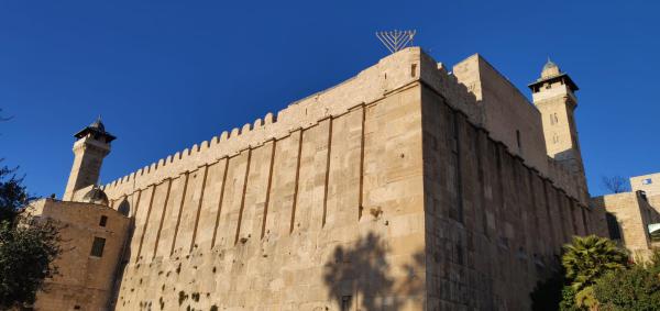 16 ח"כים להאוזר: קיים סיור דחוף במערת המכפלה