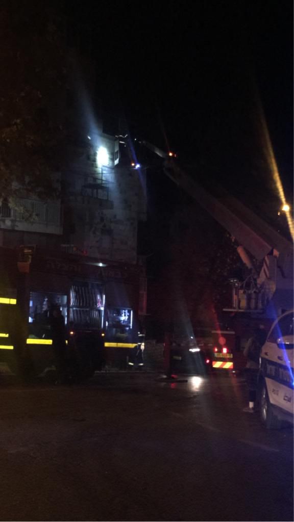 מרפסת עלתה באש בירושלים מנרות החנוכה