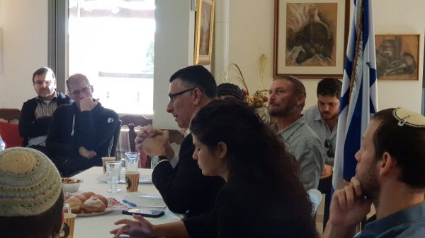 גדעון סער בעד חזרה לצפון השומרון: "בוחן באהדה"