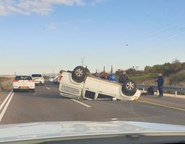 תוך דקות ספורות: 6 פצועים בשתי תאונות בכביש 6