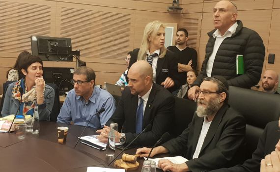 עודה: "אתה חצוף!" זוהר: "אתה מתוק" עימות בוועדה