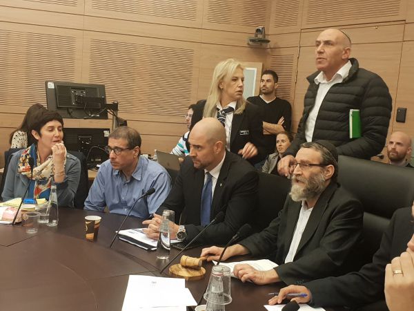 עודה: "אתה חצוף!" זוהר: "אתה מתוק" עימות בוועדה