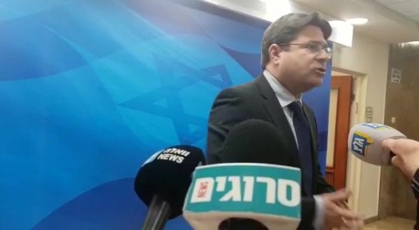 אקוניס תוקף את כחול לבן: מתלוננים על הבחירות שלנו