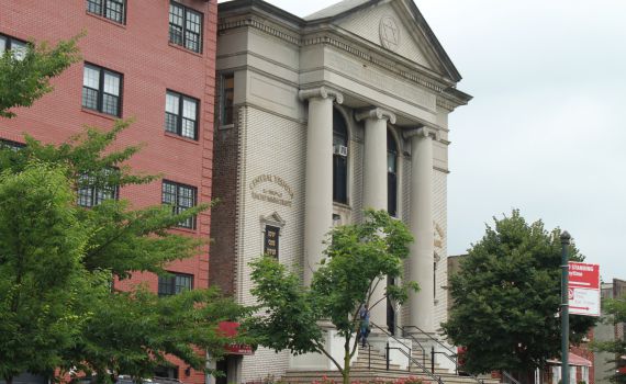 אנטישמיות בניו יורק: חדרי הישיבה הוצתו עם נרות החג