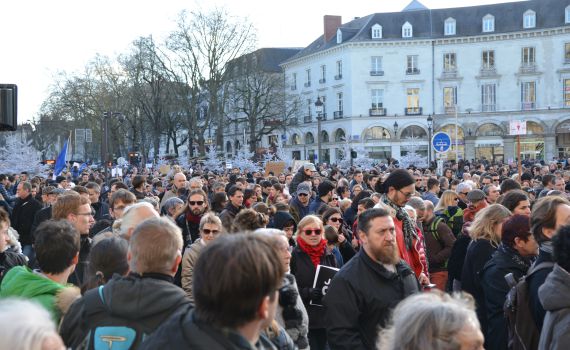 מחאת ענק בצרפת: מגדל אייפל נסגר, כבישים נחסמו