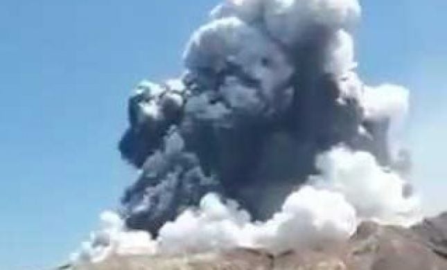  צפו: התפרצות הר געש באי הלבן בניו זילנד