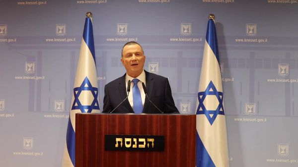 דיווח: כחול לבן הסירו את הווטו מעל יולי אדלשטיין