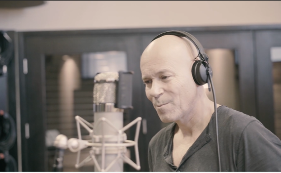 צפו: המחווה המרגשת של רמי קלינשטיין לבתו