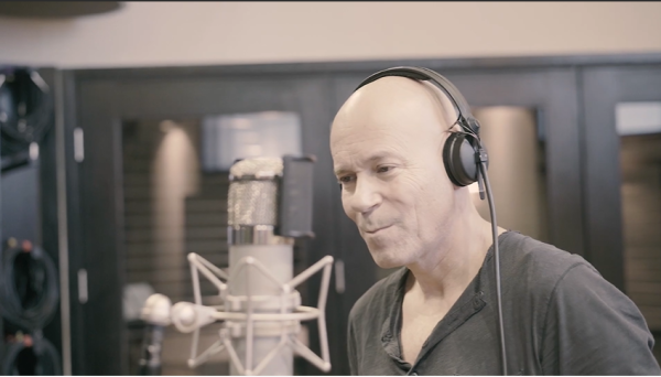 צפו: המחווה המרגשת של רמי קלינשטיין לבתו