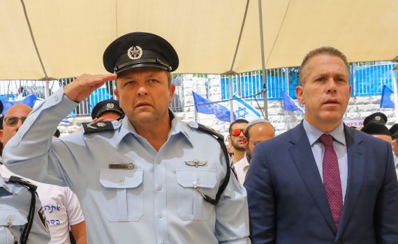 גלעד ארדן עצר את מינוי המפכ״ל ונציב השב״ס