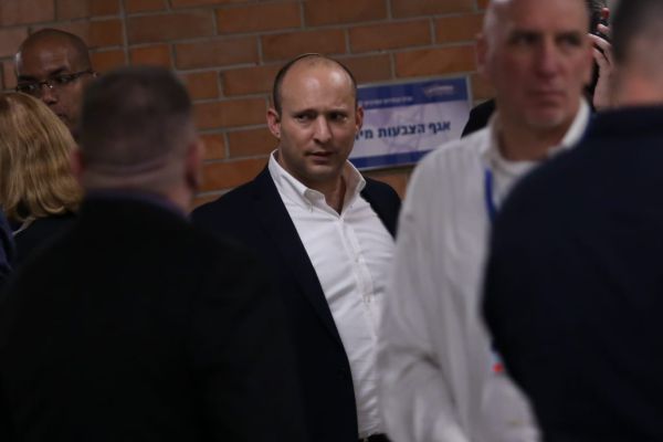 מאחורי הקלעים: הדרמה בימין דקה אחר דקה