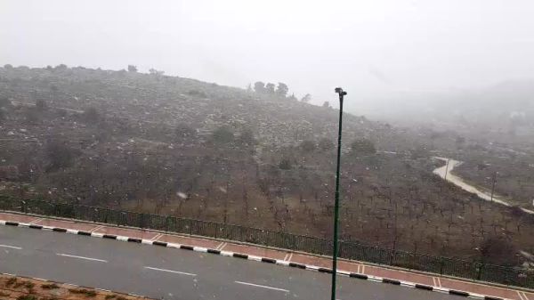 צפו: שלג קל בירושלים; שלג של ממש ביהודה ושומרון