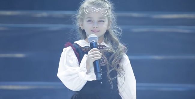 מרגש: הילדה שכבשה את הרשת חוזרת עם להיט שבת