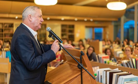 גנץ על מיעוט נשים ברשימתו: "קמה במהירות"