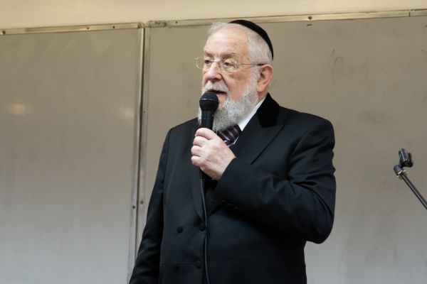 עם החיסונים: הרב ישראל מאיר לאו נדבק בקורונה