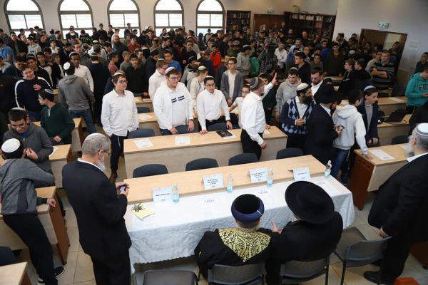 אלופים | תלמידי החמ"ד סיימו בשבועיים את הש"ס