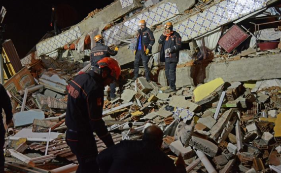 טורקיה: מניין ההרוגים ברעידת האדמה עלה ל-35