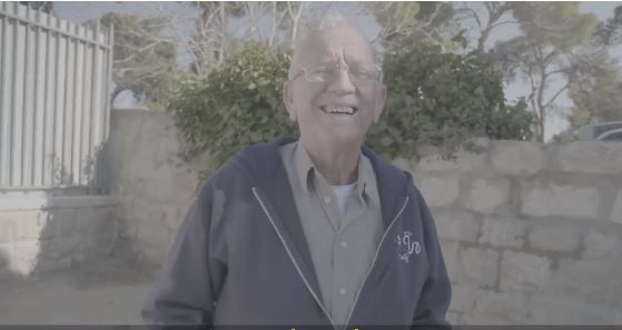 הסרוג שמתנדב לקחת חולים מעזה לישראל. צפו