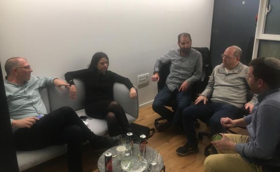 ישיבת שטח של ימינה: "צריך לעבוד כתף אל כתף"