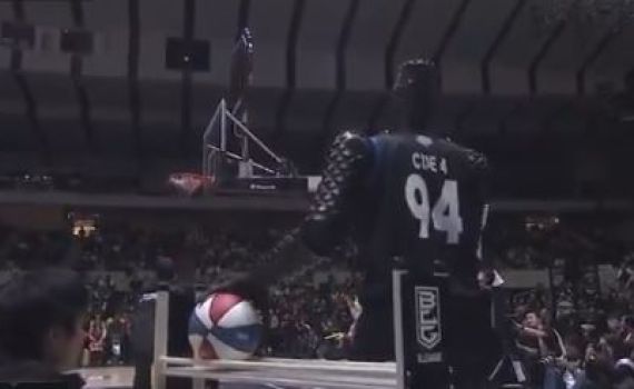 לא מושלם: גם הכדורסלן הרובוטי מסוגל להחטיא. צפו