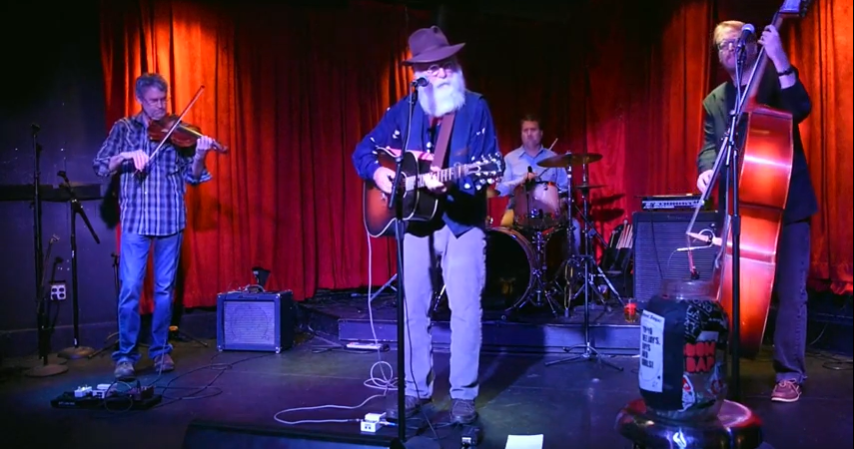 באמצע ההופעה: הזמר מת על הבמה