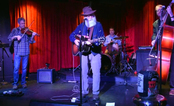 באמצע ההופעה: הזמר מת על הבמה