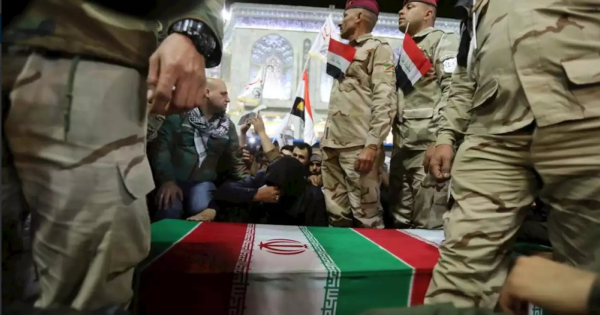 ארון עטוף בדגל: גופתו של סולימאני הובאה לאיראן