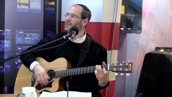 אהרן רזאל באולפן סרוגים: "אחותי עשתה דבר מדהים"