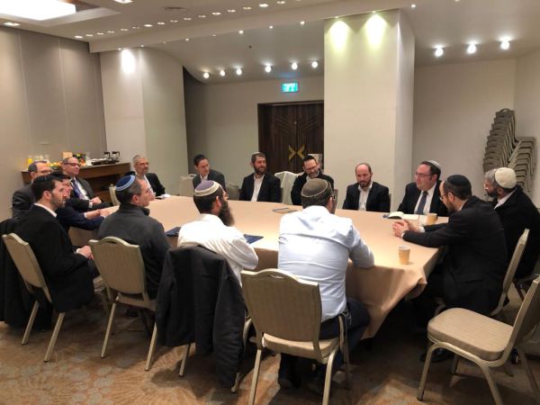 מפגש פסגה נדיר בין רבני קהילות ישראלים ואמריקאים