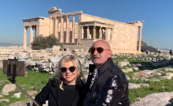 צפו: כך התקבלה שרה נתניהו בסיור באתונה