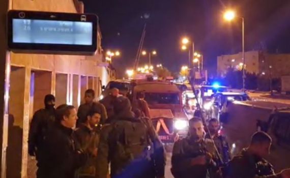 מחבל נתפס בתוך היישוב קריית ארבע. צפו בתיעוד