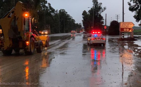 מצפון עד דרום:בשל הצפות: עשרות כבישים נחסמו