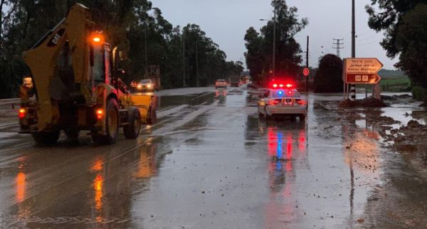 מצפון עד דרום:בשל הצפות: עשרות כבישים נחסמו