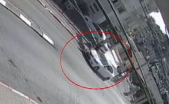 תיעוד קשה: דורס, מעיף הולך רגל לגובה ונמלט