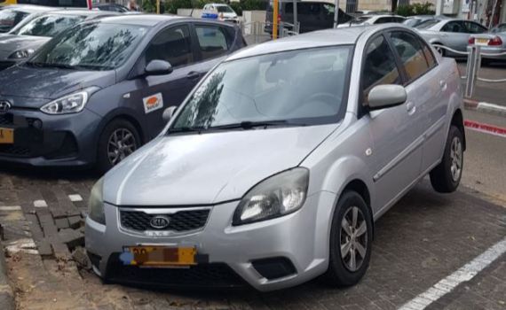 נזקי מזג האוויר| צפו: רכבים שקעו בחולון; כביש 90 נחסם