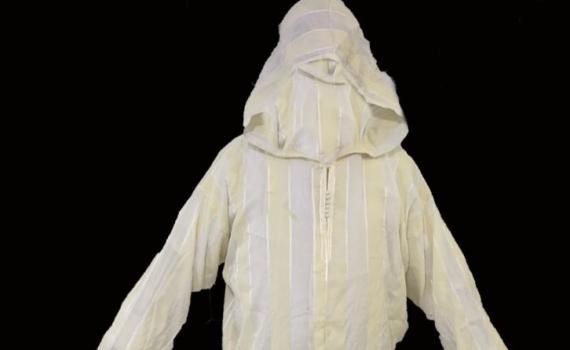 למכירה: הגלימה של הבבא סאלי