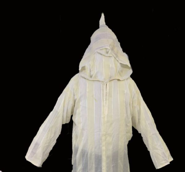 למכירה: הגלימה של הבבא סאלי