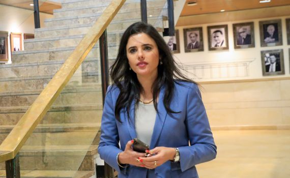 שקד חשפה: זה מה שכחול לבן הציעו לי ולבנט