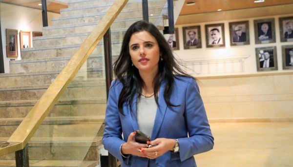 שקד חשפה: זה מה שכחול לבן הציעו לי ולבנט