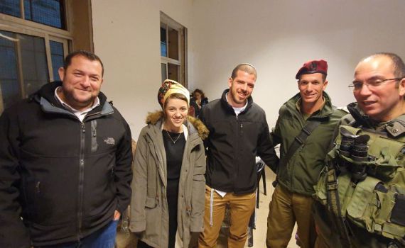 מרגש: שבע ברכות במקום בו נרצח אב המשפחה. צפו