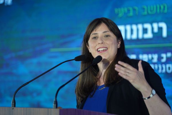 "חוטובלי שרת תפוצות? כמו למנות פציפיסט לשר בטחון"