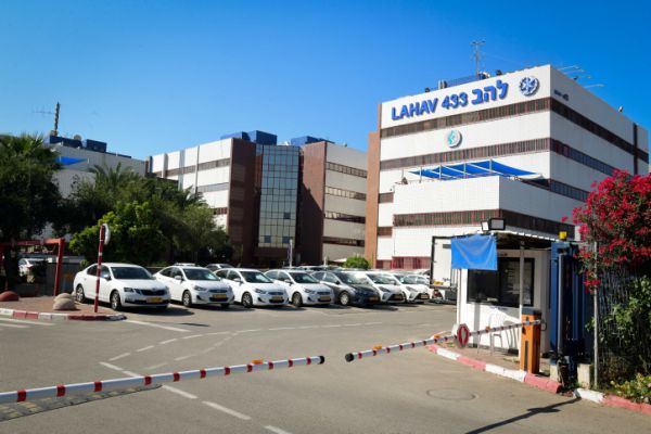 קצין בשב"ס חשוד בהברחת טלפונים למחבלים בכלא הישראלי