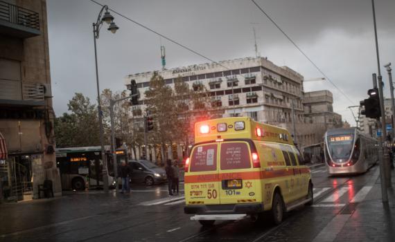 שתי צעירות אותרו ללא רוח חיים בירושלים